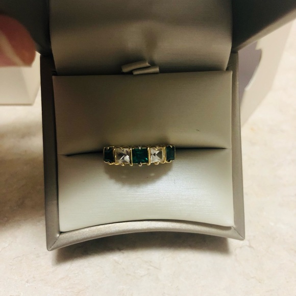 wedding or anniversary band/ring - Picture 2 of 5
